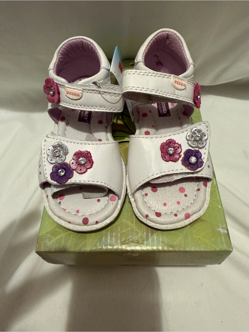 BEEK Sora White Flower Rhinestone Sandal Toddler Size 23 NWT Box